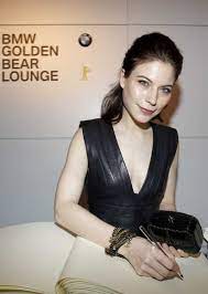 Es besteht aus der österreicherin hanna zeiler (nora von waldstätten) und dem deutschen micha oberländer (matthias koeberlin). Eroffnung Der 62 Internationalen Filmfestspiele Berlin Nora Von Waldstatten In Der Bmw Golden Bear Lounge 02 2012