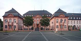 Er transportierte einen kleinen baum auf der trittfläche des scooters. Deutschhaus Mainz Wikipedia