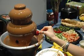 Schokoladenbrunnen Tipps Zur Schokolade Fruchte Und Co Lieblingsschokolade Wir Schokoladenbrunnen Schokobrunnen Schokolade Schokoladenbrunnen Rezepte