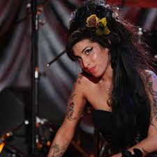 Amy winehouse was born and raised in london, england, the daughter of janis and mitch winehouse and the brother of alex winehouse, who was born four years earlier. Amy Winehouse Buhnen Comeback Als Hologramm Gala De