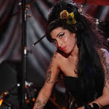 According to the sun, amy declared that she will not be pursuing her estranged husband blake. Amy Winehouse Buhnen Comeback Als Hologramm Gala De