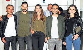 Y Tu Quien Eres Kizim Novela Turca En Espanol 2020 En 2020 Series Y Novelas Novelas Actores Infantiles