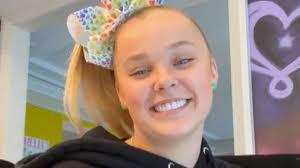 You can buy jojo siwa's face at any store, but the persona of america's most famous children's 'what do people want me to do? Jojo Siwa Celebrates First Valentine S Day With Girlfriend Kylie Entertainment Tonight