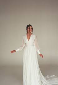 Modern Bishop Sleeve Wedding Dress Long Sleeve Wedding Dress Boho Bishop Sleeve Wedding Dress Bohemian V Neck Wedding Dress Chiffon Wedding Gown Modern Minimalist Dress Theia Plate Na Svadbu Shyolkovye Svadebnye Platya Svadebnye Platya