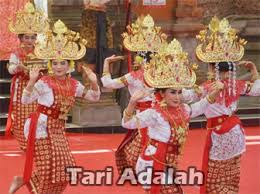 Tari ini berasal dari kraton surakarta yang sebenarnya memiliki hubungan kekerabatan dengan kraton yogyakarta. Tari Adalah Pengertian Jenis Unsur Fungsi Gerak Dasar Tari