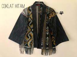 Indonesia ternyata beragam sekali ya, kain tenun khas suku batak saja punya berbagai variasi warna dan model yang mengagumkan. Outer Tenun Troso Mix Lurik Kimono Model Baju Wanita Wanita
