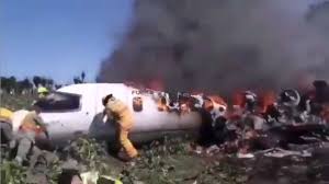 Avión en turquía se parte a la mitad. Terrible Escena Un Avion Del Ejercito Mexicano Se Estrella Y Fallecen Seis Personas As Chile