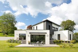 Une Construction Pensee Sur Demi Niveaux Pour S Inscrire Dans La Pente Naturelle Du Terrain Credit Photo Pascal Plan Maison Maison Style Maison Architecte