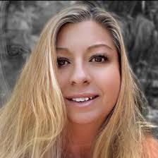 Sandra Elkins's Instagram, Twitter & Facebook