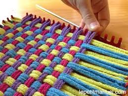 Tisser Un Manique Pour Maman Ou Papa Le Blog Du Petit Manuel Metier A Tisser Laine Manique Projets De Tricots