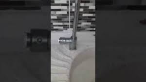 Mermer üzerinde kahve, meyve, içki ve sigara lekesi olduğu zaman yapmanız gereken işlem bir leğenin içine biraz su koyun. Sararan Mutfak Tezgahi Sararmis Mutfak Tezgahi Nasil Temizlenir