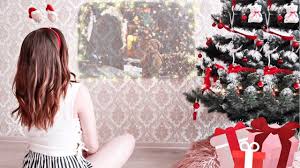 что подарить девушке на новый год и день рождения Chto Podarit Devushke Na Novyj God Holiday Decor Christmas Tree Holiday