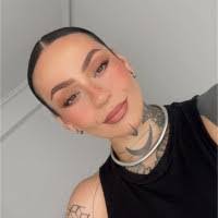 Joanna Pinto's Instagram, Twitter & Facebook