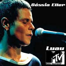 Roberta Nunes's Instagram, Twitter & Facebook