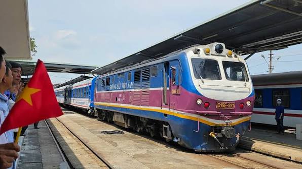 Tổ chức đoàn tàu chuyên đưa đón bác sĩ Bệnh viện Bạch Mai đi làm ở cơ sở  Ninh Bình