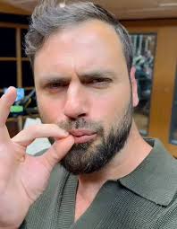 I'm trying out this no-need seedy bread recipe.  https://sallysbakingaddiction.com/seeded-oat-bread/ Watch this space…  Fresher Bites