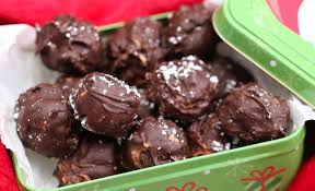 Recette Facile De Croquettes De Rudolph Au Chocolat Et Beurre D Arachides Christmas Cooking Holiday Recipes Peanut Recipes