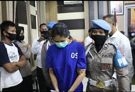 Lantas siapa wanita pengirim sate beracun sianida tersebut. 0u 7kjtrwoalcm
