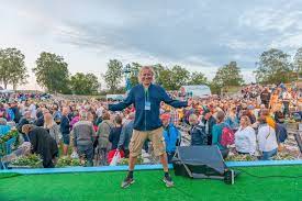 ♪норвежская музыка ╬ norsk musikk♪. Kultur Underholdning Allsang Pa Grensen Allsang Pa Grensen Er Ferdig For I Ar Over 360 000 Seere Per Sending Og Over 25 000 Besokende Til Fredriksten Festning