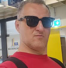 Miroslav Tomic in osobe