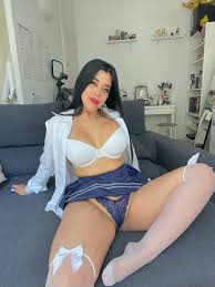 Vivi Tarantino's seductive charm unleashed