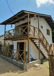 Podemos estar faltos de amor, faltos de dinero, de trabajo, de vivienda, de comida, de sentimientos. 15 Fachadas De Casas Rusticas Con Balcon Casas Rusticas Casas Rusticas Imagenes De Casas Rusticas De Campo