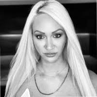 Leslie Dollar's Instagram, Twitter & Facebook