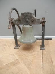 Ancienne Cloche De Communaute Ou D Ecole Pour Jardin Cloche Ancien Pendule