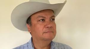 Ordenan quitar brazalete electrónico a Otto Valles