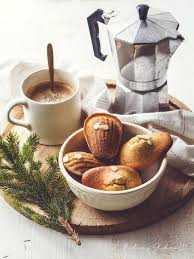 Madeleines Moelleuses Aux Amandes Et Vanille Recette En 2020 Madeleine Moelleuse Moelleux Et Amande