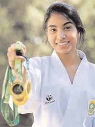 2014 SCHOLARSHIP AWARDS