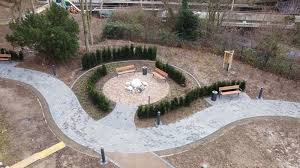 Zu den außenanlagen zählen unter anderem landschaftsbauarbeiten, spielplatzanlagen, beleuchtungsanlagen, zaunbau, tore, entwässerungsanlagen sowie pflasterarbeiten und. Neubau Garten Fur Ein Seniorenheim Stinshoff Garten Und Landschaftsbau