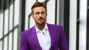 Murat balcı, 1983 yılında almanya'da doğmuştur. Murat Balci Kimdir Kac Yasinda Nereli Boyu Kac Ask Dedikodularina Sert Yanit