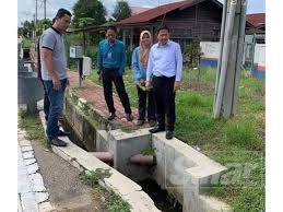 Jumlah air yang banyak menyebabkan air melimpah keluar dari parit menyebabkan banjir. Perparitan Tidak Sistematik Punca Banjir