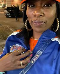 Matching NY Knicks basketball gear for couples?