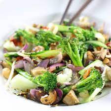 Bei uns ist er im asialaden erhältlich. Wok Salat Von Bimi Mit Zwiebel Und Pak Choi Bresc Bv