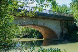 Profitant de l'essor de la construction de logements neufs, de plus en plus de famille et. Touchbrucke Saint Martin Du Touch Saint Martin Du Touch 1768 Structurae