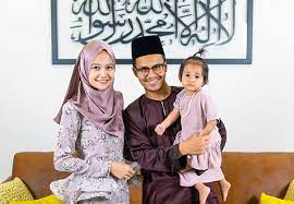 Get a piece of kurung moden, kurta, jubah and many celebrate your raya with style! How To Choose Your Baju Raya Sedondon Couple Living With Lindsay