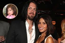 They dated for 2 years after getting together in aug 2004. Meet Violet Moon Howey Photos Of Sarah Shahi S Daughter With Husband Steve Howey Ecelebritymirror