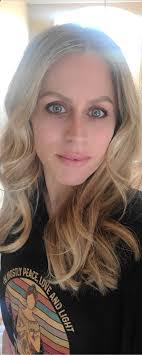 Tina Dexter's Instagram, Twitter & Facebook