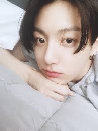 Bazı antiler, bts 'den jungkook 'un kişiliği için aslında hoş bir insan olmadığını ve şaşırtıcılığının televizyonda. Soo Choi On Twitter Jungkook Selca Jeon Jungkook Jungkook