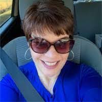 Elizabeth Arledge's Instagram, Twitter & Facebook