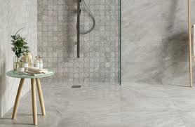 Revêtement idéal dans la salle de bains, le carrelage s'adapte à l'humidité et aux projections diverses. Quel Carrelage Imitation Marbre Choisir Espace Aubade