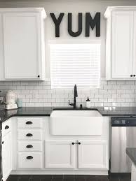 Love This Black And White Kitchen Black Counter Tops May Not Be The Best To Kee In 2020 White Modern Kitchen White Kitchen Design Kitchen Design Decor