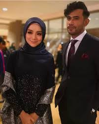 Pelakon mira filzah akui tidak mengetahui perihal tindakan remy ishak yang menghapuskan gambar di instagram, selain berhenti mengikutinya di laman sosial itu. Hottest Couples Di Karpet Merah Ffm30 Stail Siapa Paling Wow Remaja