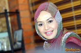 Hasil gambar untuk bugil telanjang NAJWA SHIHAB indonesia presenter tv