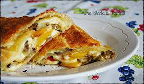 Torta salata peperoni e melanzane. Rotolo Di Sfoglia Con Peperoni E Melanzane Ricetta Torta Salata Veloce