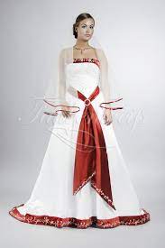 Spitze brautkleider günstig online für sie zur hochzeit online. Brautkleid Tw0069b Mit Bordeauxfarbenen Akzenten