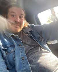 Let's goooooo!!!! Swipe for my belly and to see my radio/podcast host diet  of champions😂 So happy to be with y'all!!! More laughs and learning to  come!