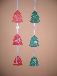 La petite section (ps) est la première année de maternelle, même si dans certaines écoles, il existe une toute petite section (tps). Suspensions De Sapins Petite Section Artisanat De Noel Noel Noel Maternelle